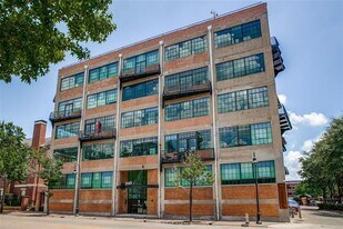 2220 Canton St in Dallas, TX - Building Photo