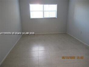 8400 Sunrise Lakes Blvd in Sunrise, FL - Building Photo - Building Photo