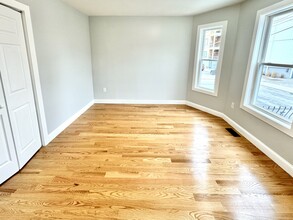 7 Ward St, Unit 1 in Somerville, MA - Building Photo - Building Photo