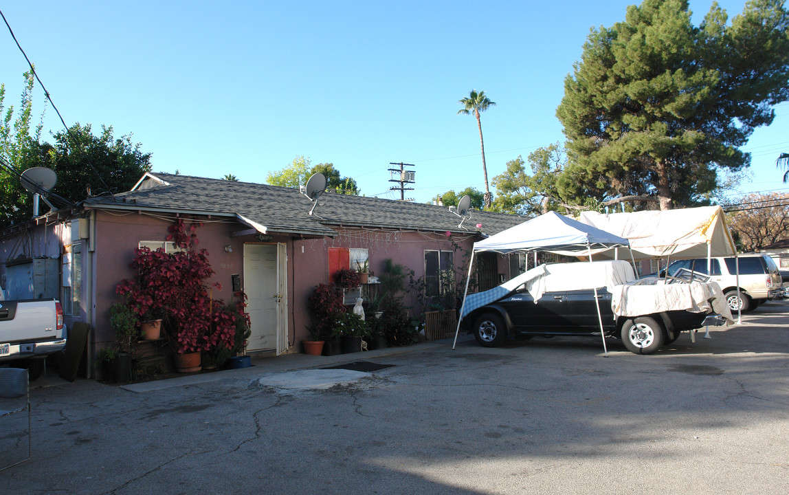 5148 Denny Ave in North Hollywood, CA - Building Photo