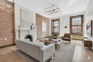 121 E 37th St, Unit 3A in New York, NY - Building Photo