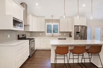 1254 Moores Mill Rd NW in Atlanta, GA - Building Photo - Building Photo