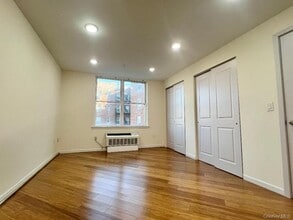 55 S Middle Neck Rd in Great Neck, NY - Building Photo - Building Photo