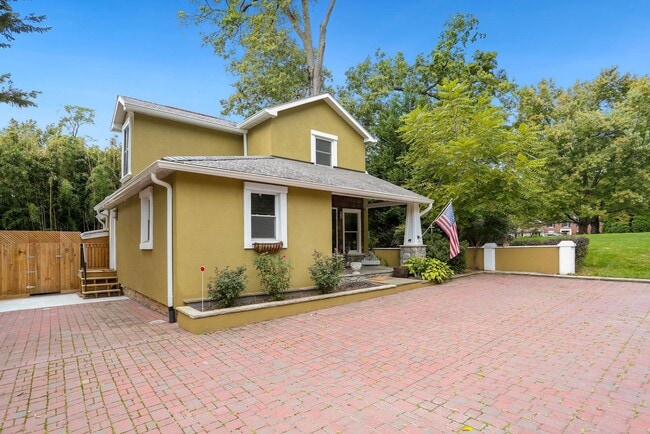 2730 Oak Valley Dr in Vienna, VA - Building Photo - Building Photo