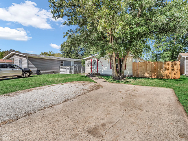 6326 Dardeb Rd in Indianapolis, IN - Building Photo - Building Photo