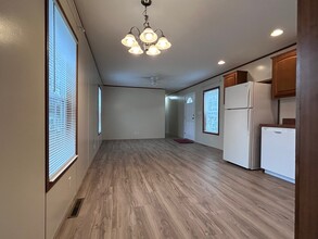 5 Oak Tree Ln in Elkton, MD - Building Photo - Building Photo