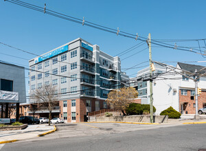 Eden Gardens in Jersey City, NJ - Foto de edificio - Building Photo