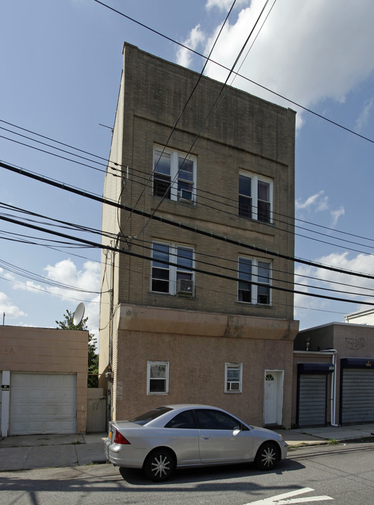 11 St Marys Ave in Staten Island, NY - Building Photo