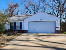 1308 Spring St in Bentonville, AR - Building Photo