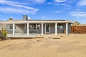 7552 Elk Trail in Yucca Valley, CA - Foto de edificio - Building Photo