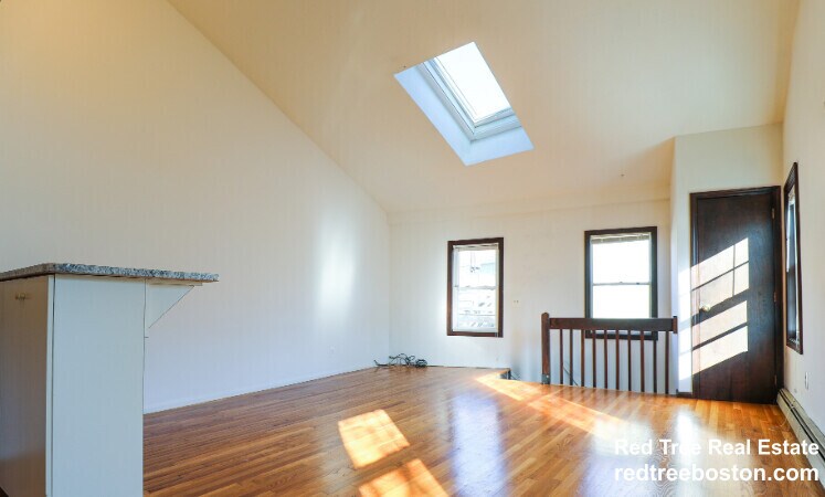 10 Shepard St, Unit 8 in Boston, MA - Foto de edificio