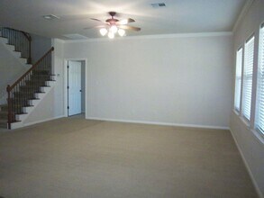 9512 Stanwich Dr in Austin, TX - Foto de edificio - Building Photo