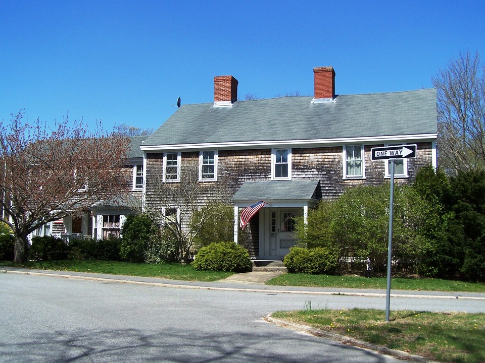 11 Burgess St in Bourne, MA - Building Photo