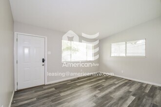 1745 Kay Dr in Florissant, MO - Foto de edificio - Building Photo