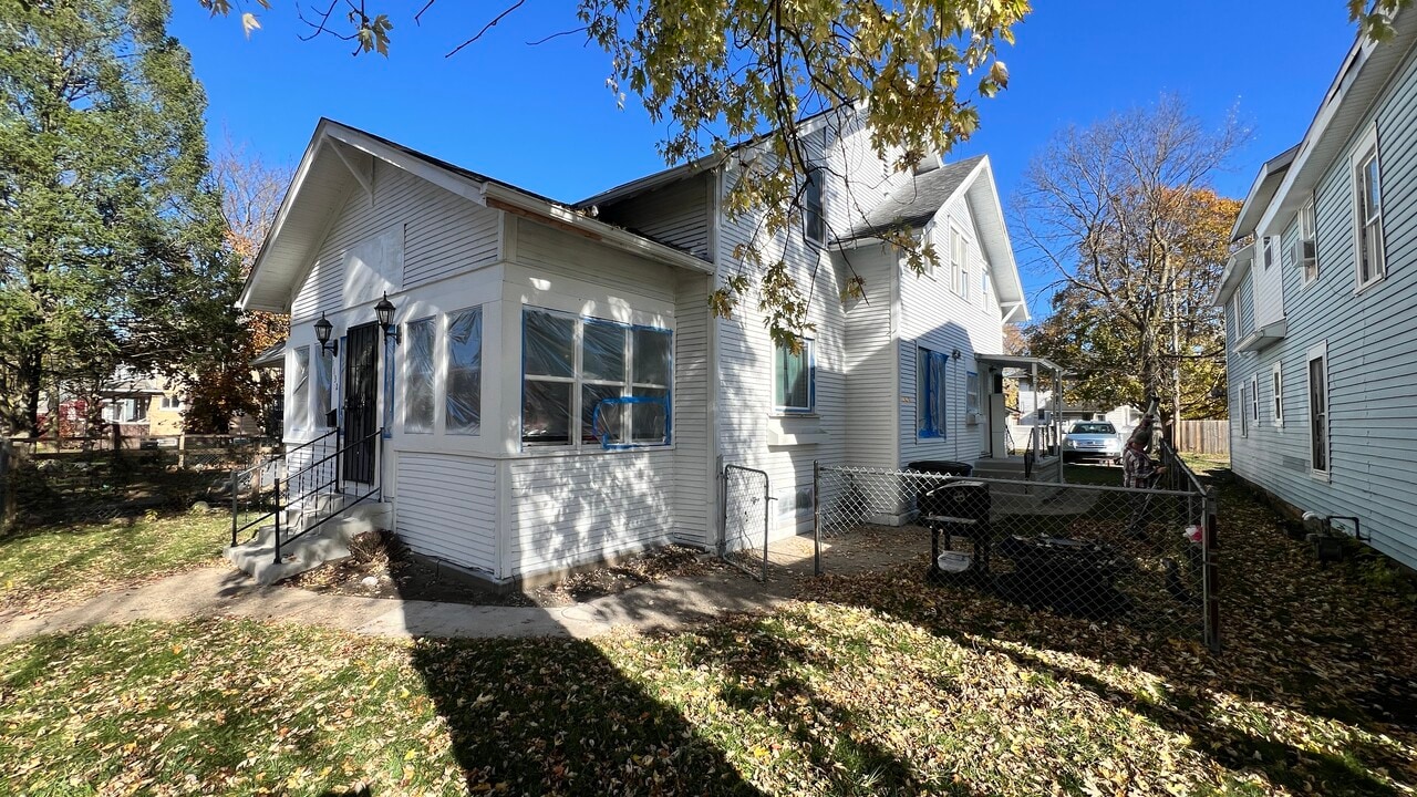 1132 Portage Ave, Unit NotreDame BeaconRiverwalk in South Bend, IN - Building Photo