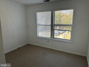 102 Sequoia Ct in Princeton, NJ - Foto de edificio - Building Photo