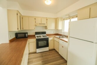 111 Newport Ave in Grover Beach, CA - Building Photo - Building Photo