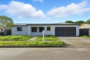 6948 NW 8th Ct in Margate, FL - Building Photo