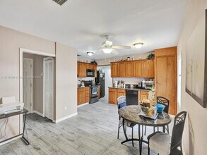 2431 SW 58th Manor in Fort Lauderdale, FL - Building Photo - Building Photo