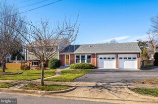 700 N Mansfield St in Alexandria, VA - Building Photo