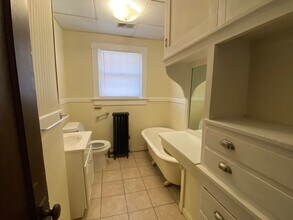 1008 Monroe Ave, Unit 2 in Charleston, IL - Building Photo - Building Photo