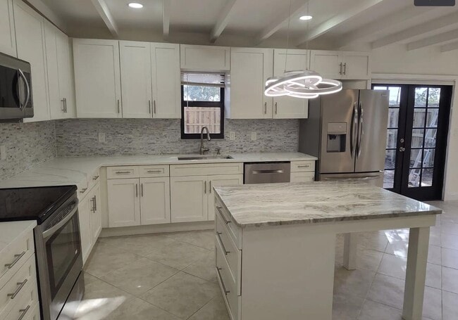 3642 Gulfstream Rd in Lake Worth Beach, FL - Building Photo - Building Photo