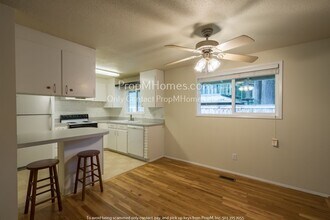 18767 Kristi Way in Lake Oswego, OR - Building Photo - Building Photo