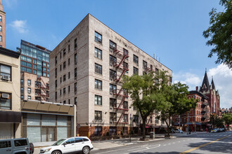 165 Christopher St in New York, NY - Building Photo - Building Photo