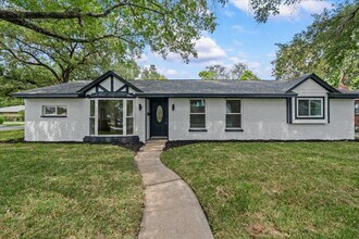 10730 Wickersham Ln in Houston, TX - Building Photo - Building Photo