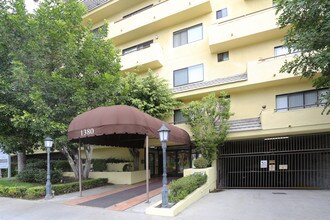 Parkview Apartments in Los Angeles, CA - Building Photo - Building Photo