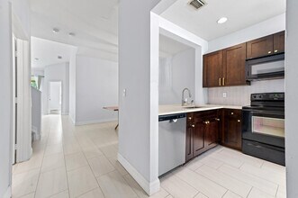 6435 Park Lake Cir in Boynton Beach, FL - Building Photo - Building Photo