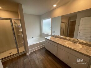 249 Burnston Wy in Foley, AL - Foto de edificio - Building Photo