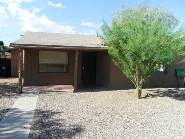 property at 832 E Adams St