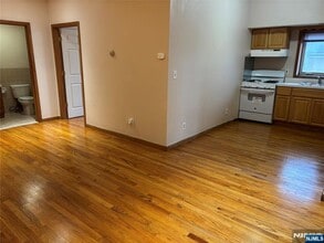 121-123-123 Ridge Rd in North Arlington, NJ - Building Photo - Building Photo