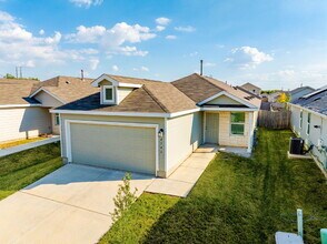 4546 Glades Wy in San Antonio, TX - Building Photo - Building Photo