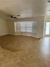 4440 NW 43rd St in Lauderdale Lakes, FL - Building Photo - Building Photo
