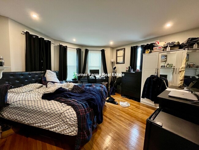 24 Pond St, Unit 1 in Boston, MA - Building Photo - Building Photo