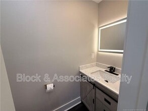 1610 N Stonegate Dr in Sanford, NC - Foto de edificio - Building Photo