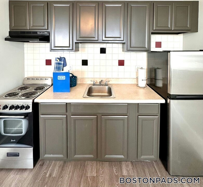 50 Franklin St in Worcester, MA - Building Photo