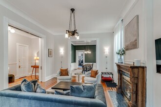 351 Thrall St in Cincinnati, OH - Building Photo - Building Photo