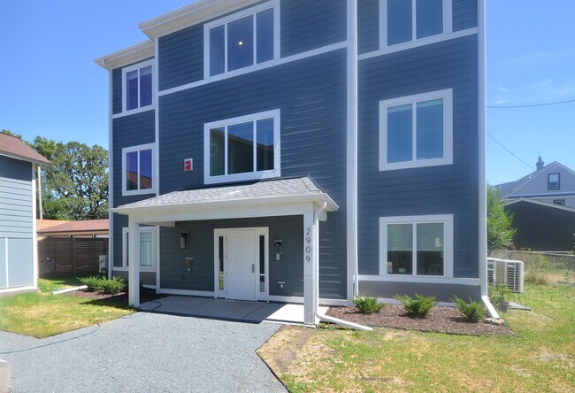 2909 Grand St NE, Unit 2 in Minneapolis, MN - Building Photo - Building Photo