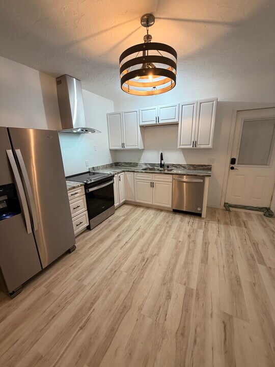 202 Main St, Unit 2F in Millbury, MA - Building Photo