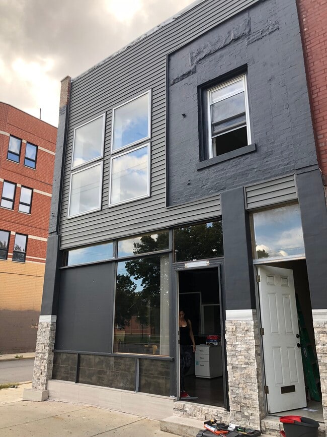 3960 S Western Ave, Unit 2nd Foor