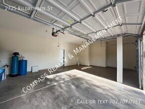 2725 Kildrummie St in Henderson, NV - Building Photo - Building Photo