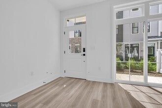 8102 Donatello Dr in Princeton, NJ - Building Photo - Building Photo