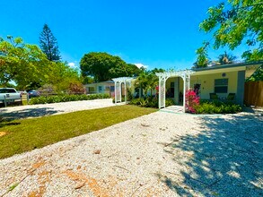 941 SW 29th St, Unit E in Fort Lauderdale, FL - Foto de edificio - Building Photo