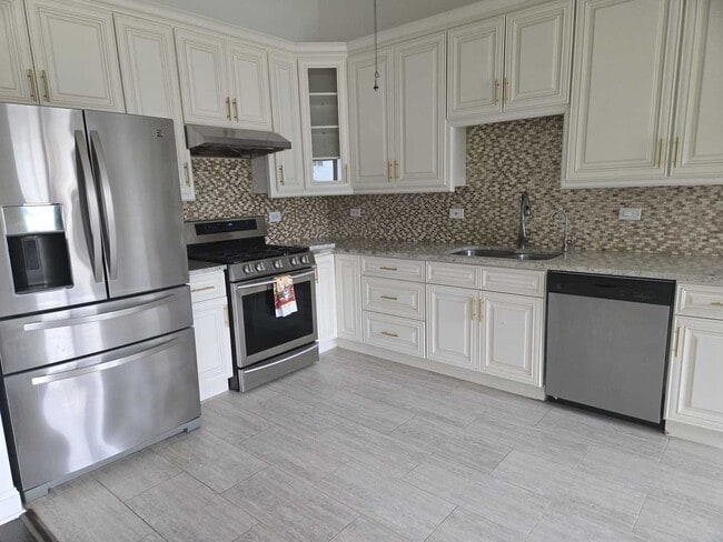 8325 Chestnut Ct in Frankfort, IL - Building Photo - Building Photo