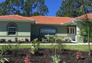 32 Rollins Dr in Palm Coast, FL - Building Photo
