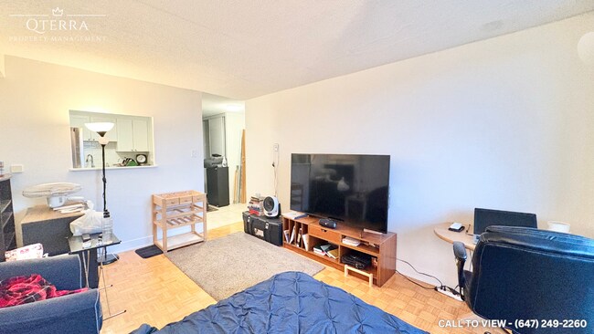 1502-2900 Carling Av in Ottawa, ON - Building Photo - Building Photo