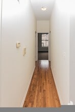2835 W Medill Ave, Unit 1 in Chicago, IL - Foto de edificio - Building Photo